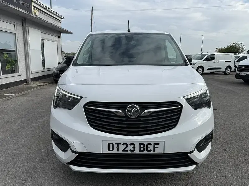 Used Vauxhall Combo 100 HP (73 kW) 2023 White MPV