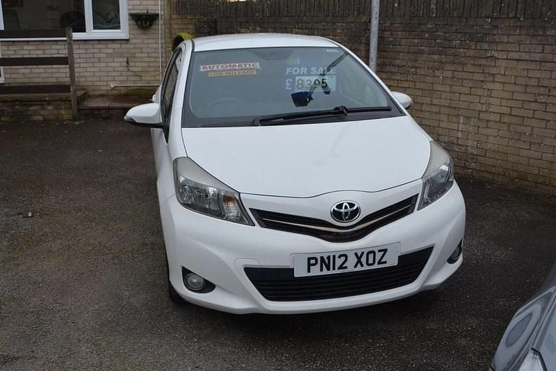 Used Toyota Yaris Multidrive S 2012 White Hatchback