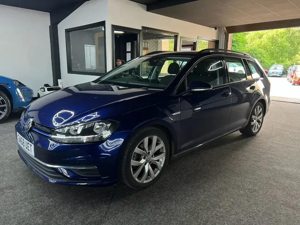 Used VW Golf VII SE 130 HP (95 kW) 2018 Blue Estate