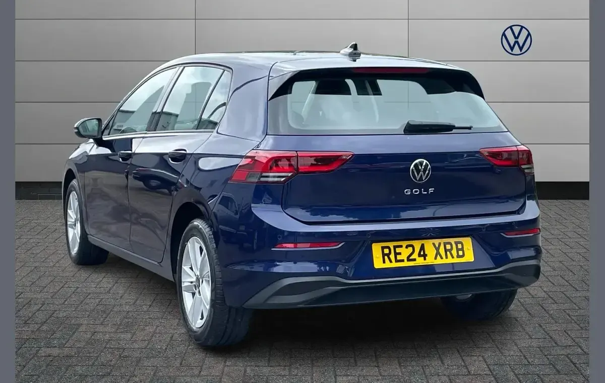 Used VW Golf VIII Life 130 HP (95 kW) 2024 Blue Hatchback