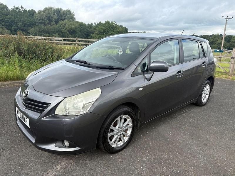 Used Toyota Verso 2011 Grey MPV