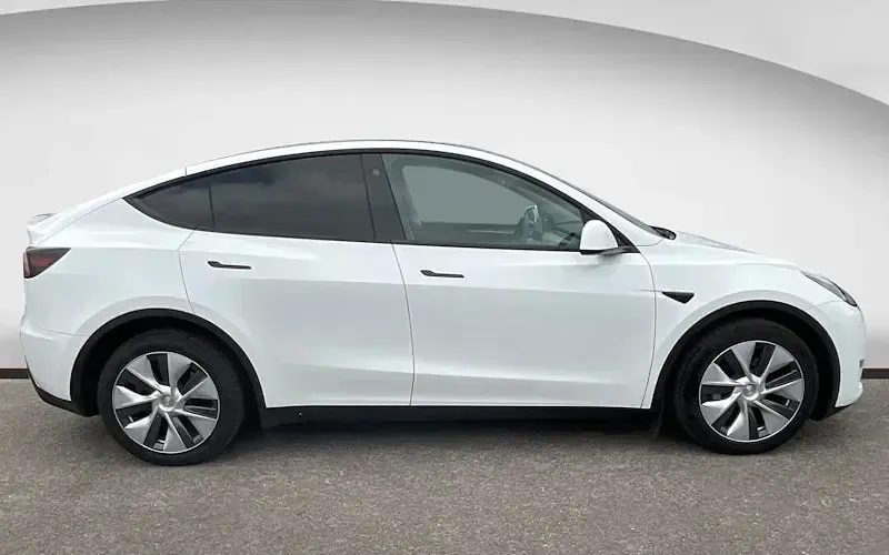 Used Tesla Model Y Long Range AWD 286 kW (389 HP) 2025 SUV