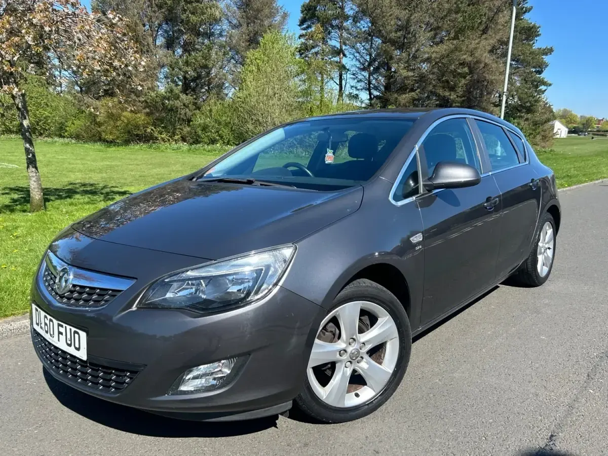 Begagnad Vauxhall Astra SRi 2011 Grå Halvkombi