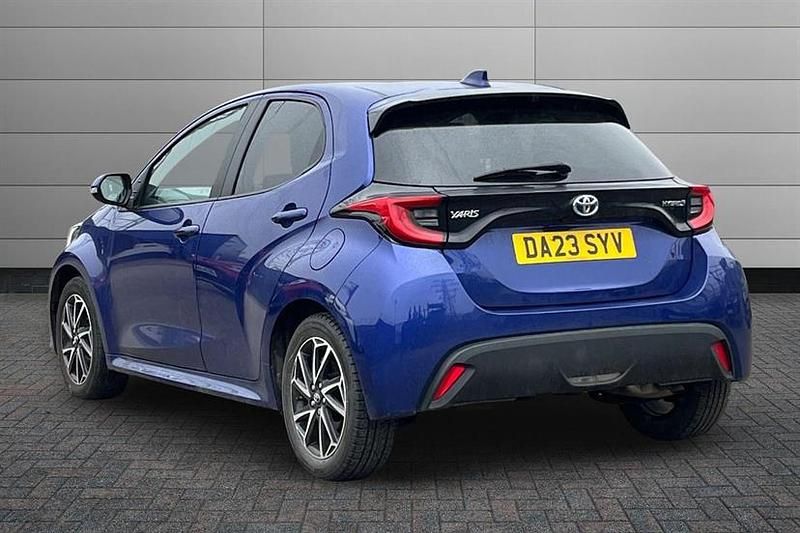 Used Toyota Yaris Hybrid Design 116 HP (85 kW) 2023 Blue Hatchback