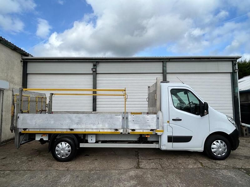 Used Vauxhall Movano 130 HP (95 kW) 2018 White MPV