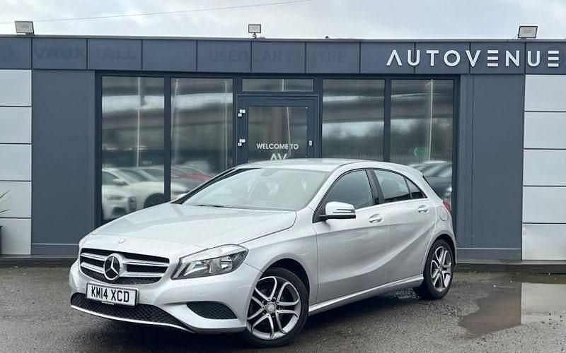 Used Mercedes A180 109 HP (80 kW) 2014 Silver Hatchback