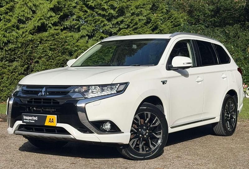 Used Mitsubishi Outlander P-HEV 2016 White Estate