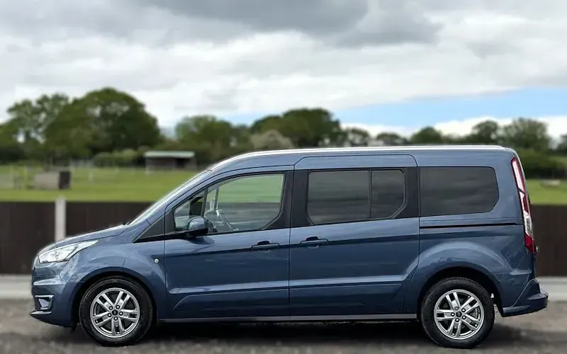Used Ford Tourneo Titanium 120 HP (88 kW) 2021 Estate