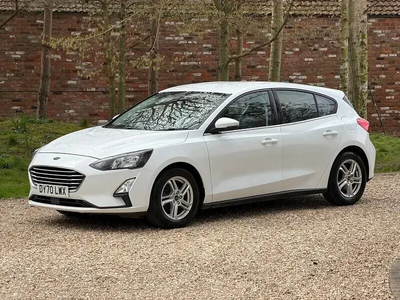 Used Ford Focus Zetec 125 HP (91 kW) 2020 White Hatchback