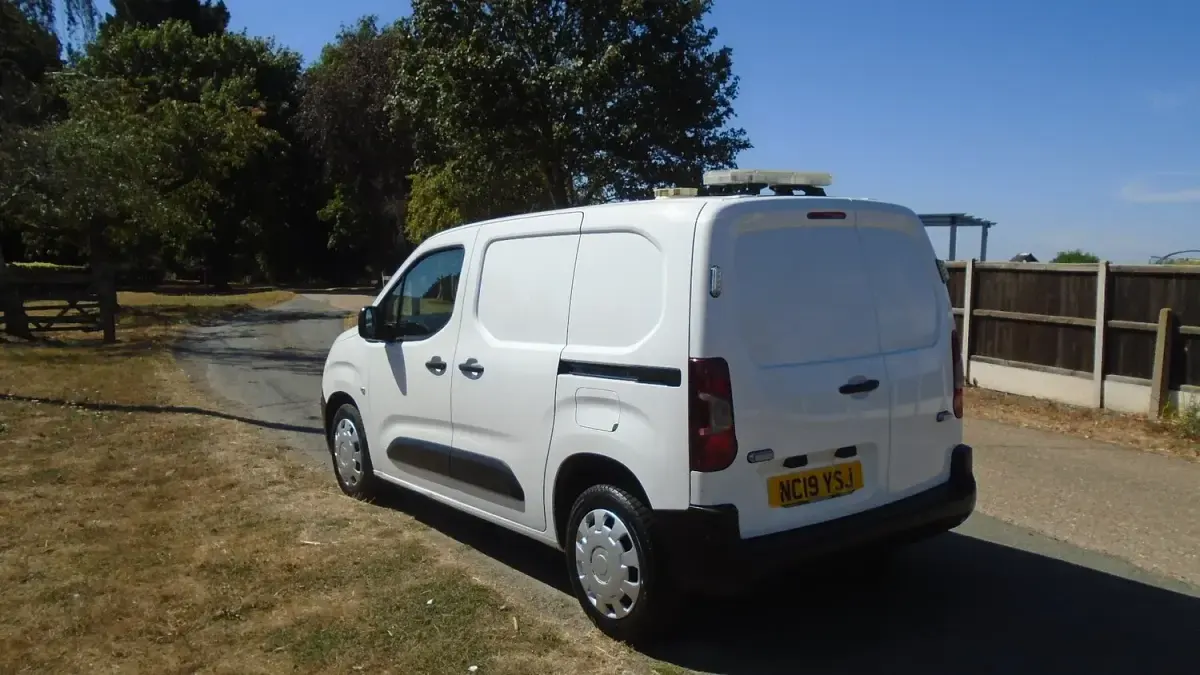 Used Citroën Berlingo Start 100 HP (73 kW) 2019 White MPV