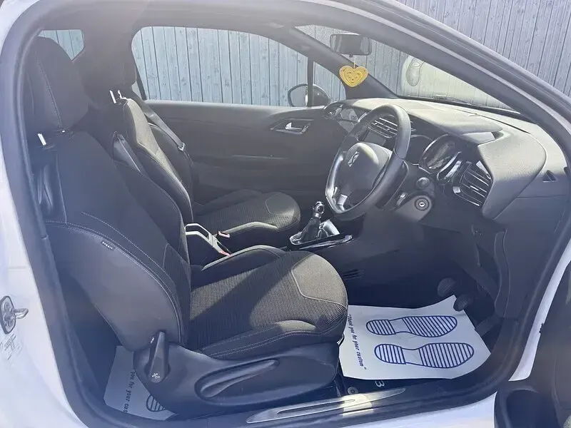 Used DS Automobiles DS3 Connected Chic 2018 White Hatchback