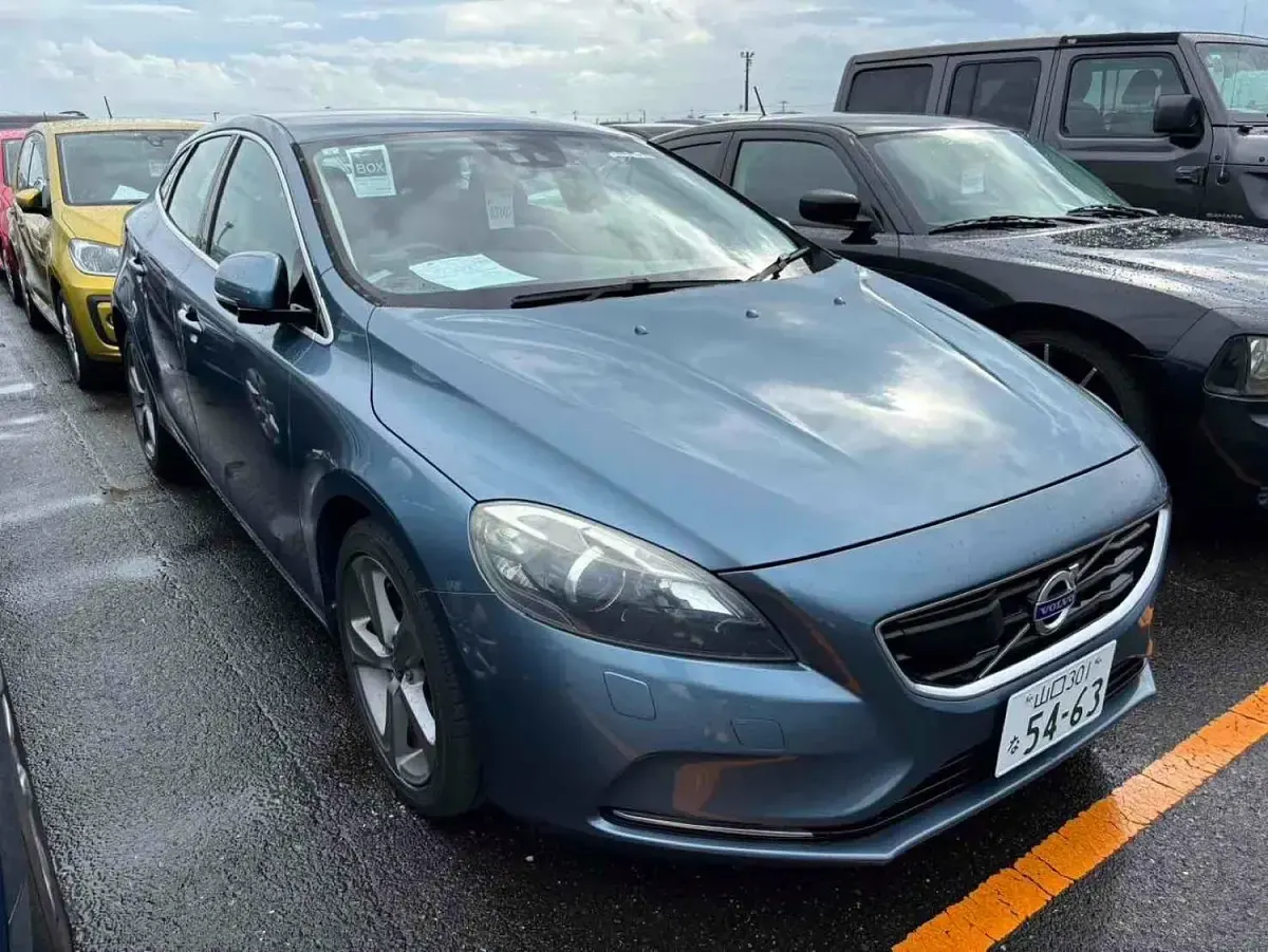 Used Volvo V40 SE Lux 180 HP (132 kW) 2013 Hatchback
