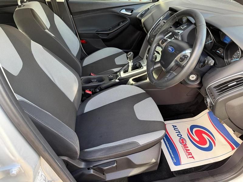 Used Ford Focus Zetec 115 HP (84 kW) 2013 Silver Hatchback