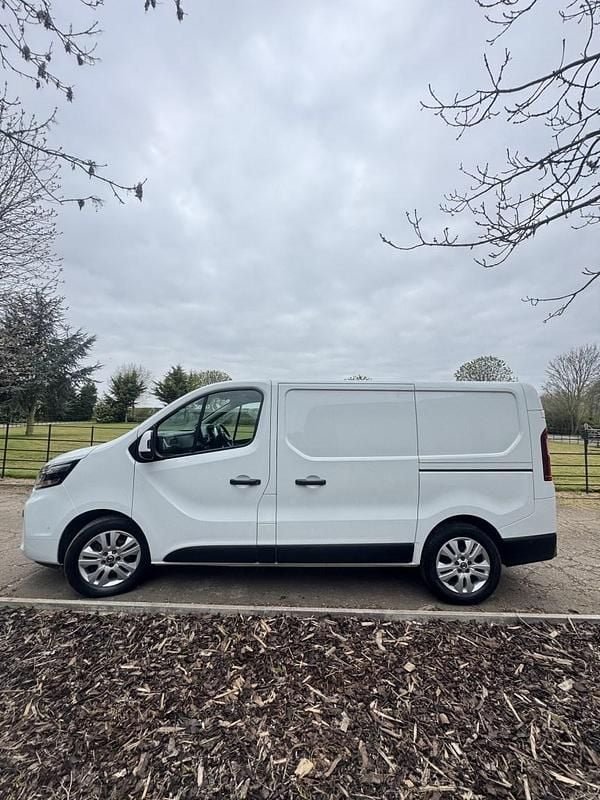 Used Nissan Primastar Tekna 110 HP (80 kW) 2022 White MPV