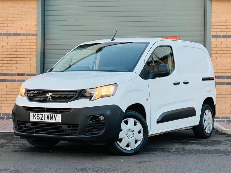 Used Peugeot Partner 131 HP (96 kW) 2021 White MPV