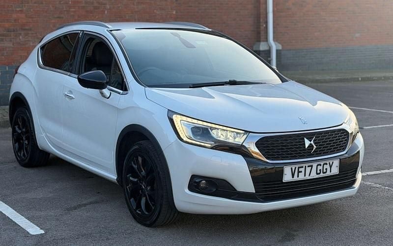 Used DS Automobiles DS4 120 HP (88 kW) 2017 White Hatchback