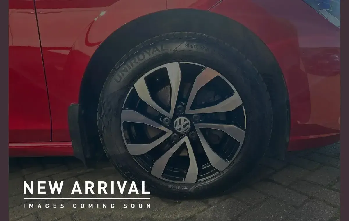 Używany VW Golf VIII Active 150 KM (110 kW) 2022 Czerwony Hatchback