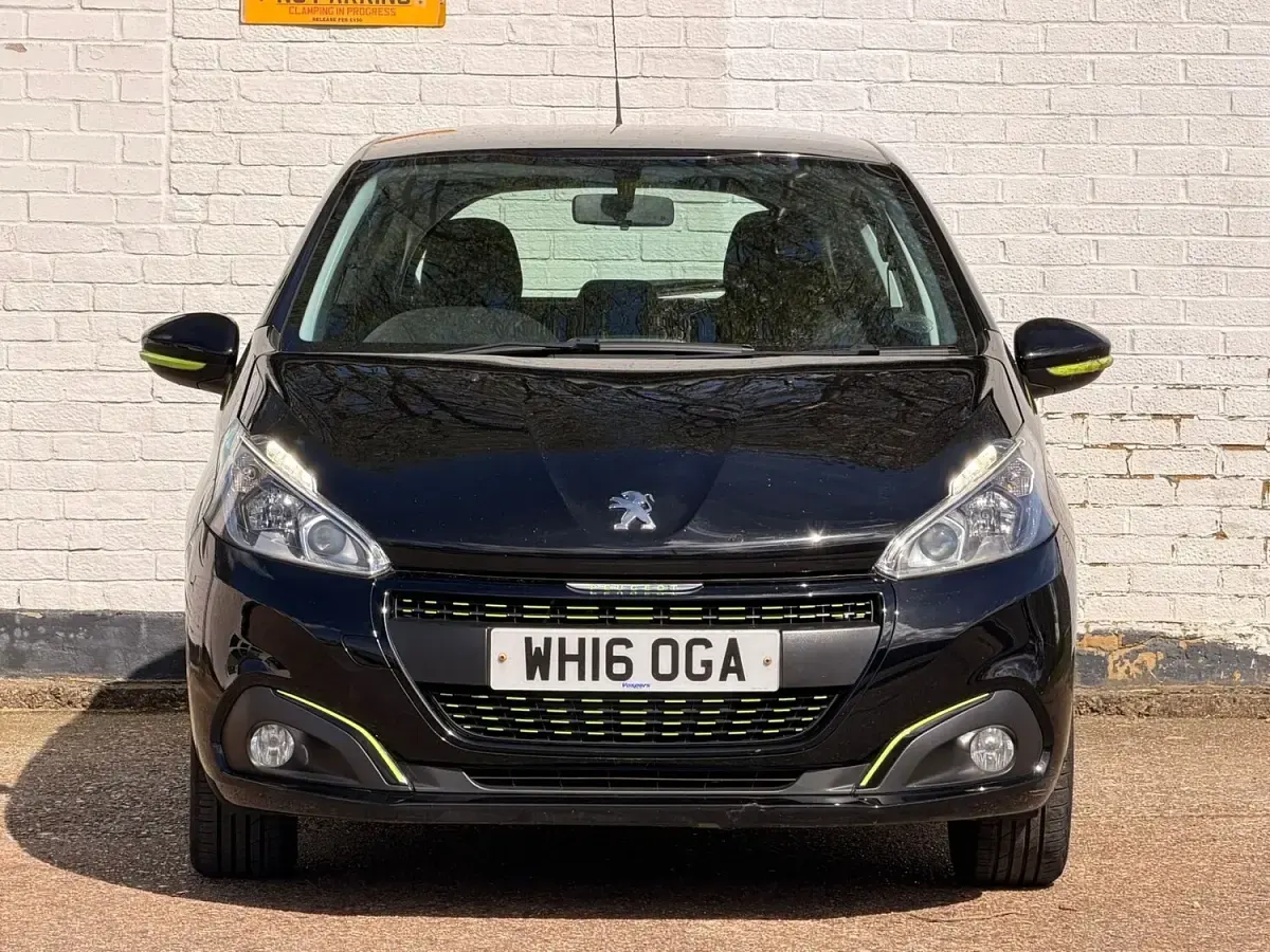 Used Peugeot 208 2016 Black Hatchback