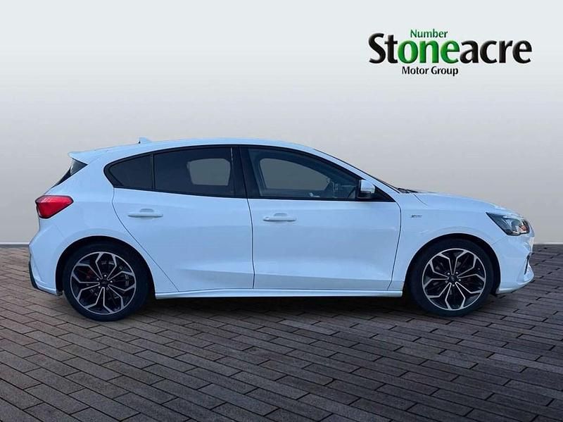 Used Ford Focus ST-Line 125 HP (91 kW) 2019 White Hatchback