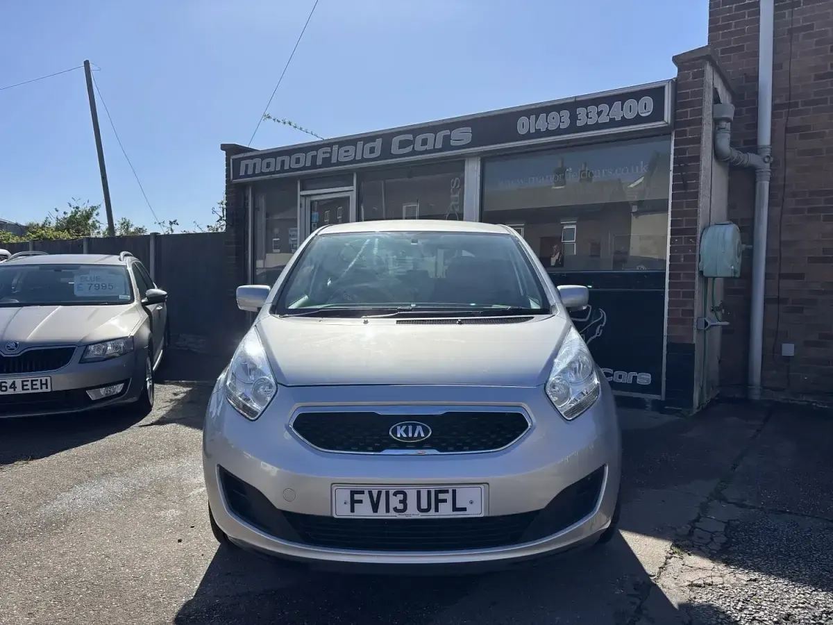 Used Kia Venga 125 HP (91 kW) 2013 Silver Hatchback
