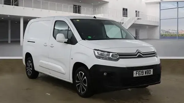 Used Citroën Berlingo Start 130 HP (95 kW) 2019 White MPV