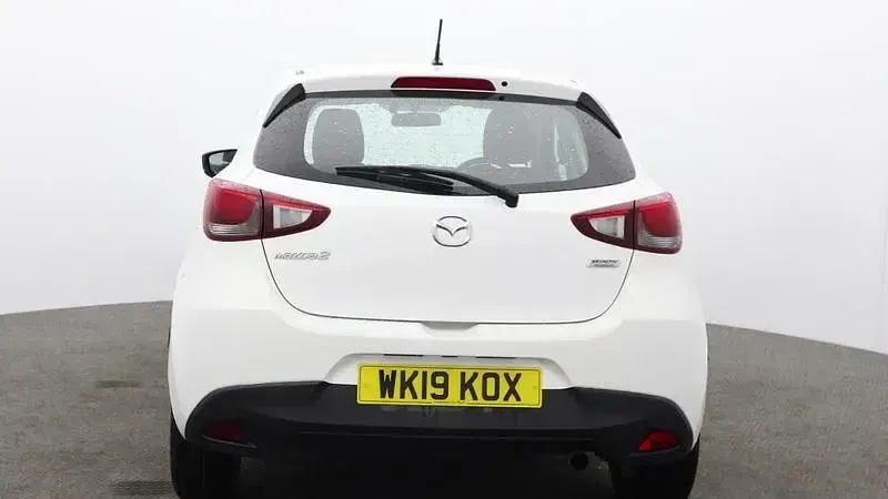 Used Mazda 2 75 HP (55 kW) 2019 White Hatchback