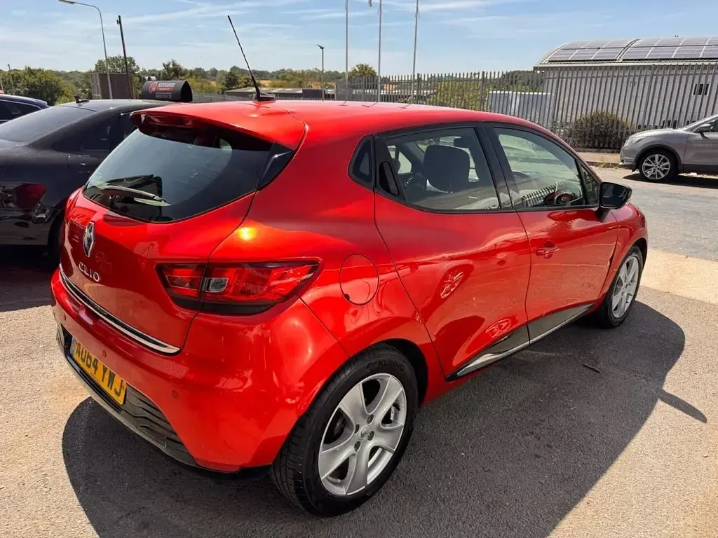 Used Renault Clio Dynamique 75 HP (55 kW) 2014 Red Hatchback