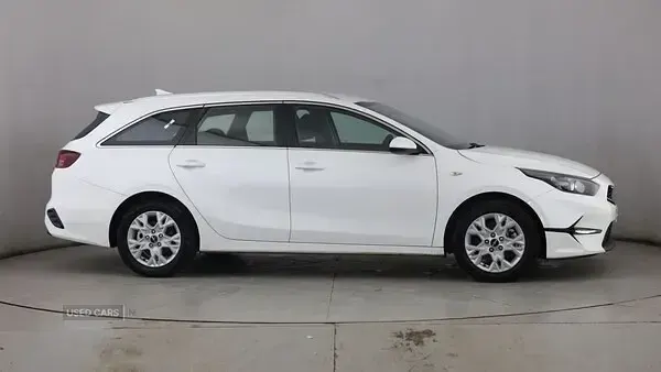 Used Kia Ceed 138 HP (101 kW) 2025 White Hatchback