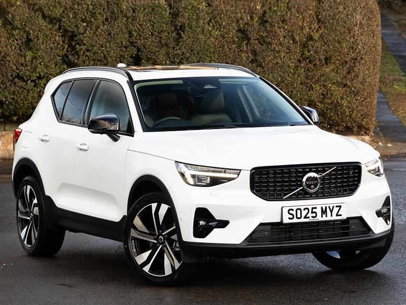 White New 2025 Volvo XC40 Ultra SUV | £35,998 (Super price) - Image 1/4