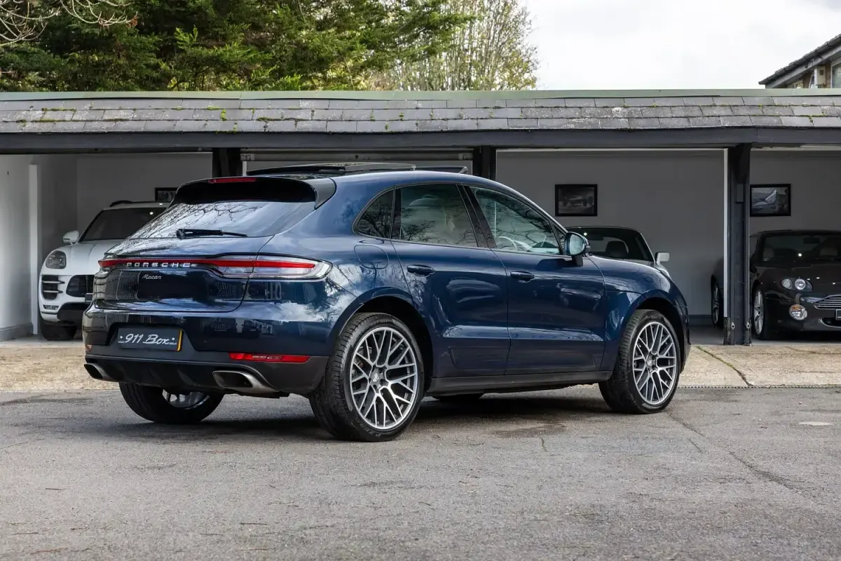 Used Porsche Macan 245 HP (180 kW) 2019 Blue SUV