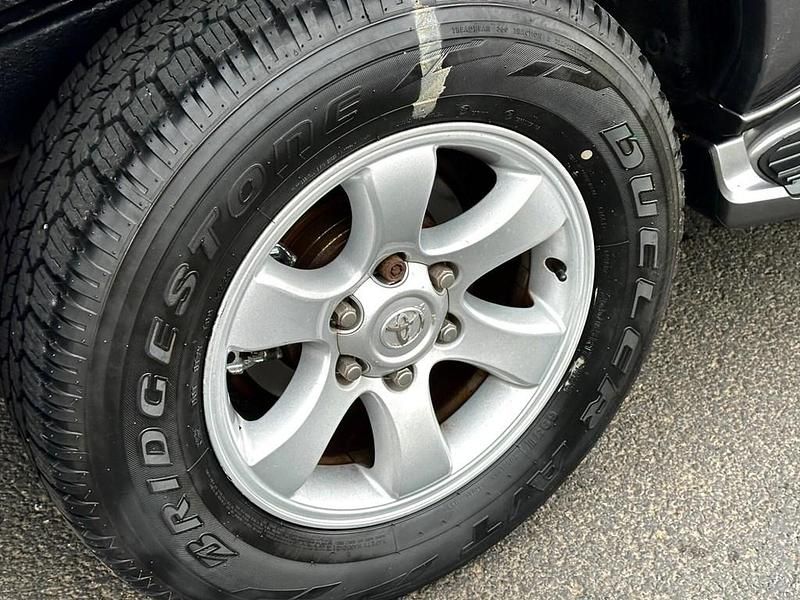Used Toyota Land Cruiser 173 HP (127 kW) 2007 Grey SUV