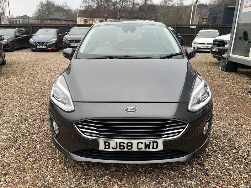 Used Ford Fiesta Zetec 100 HP (73 kW) 2018 Grey Hatchback