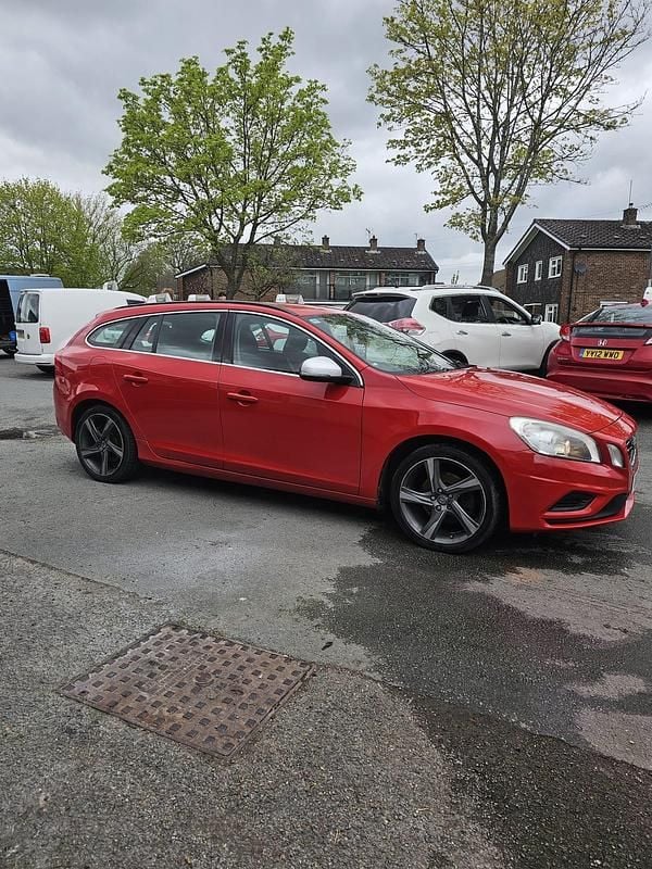 Used Volvo V60 R-Design 115 HP (84 kW) 2012 Red Estate