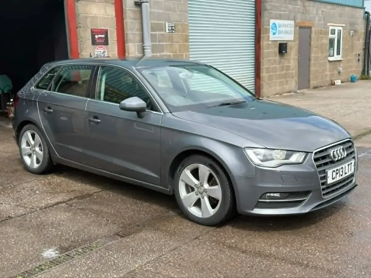 Begagnad Audi A3 Sport 120 HK (88 kW) 2013 Grå Halvkombi