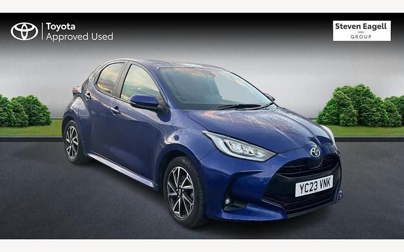 Used 2025 Toyota Yaris Hybrid Design Hatchback | £19,721 (Good price) - Image 1/4