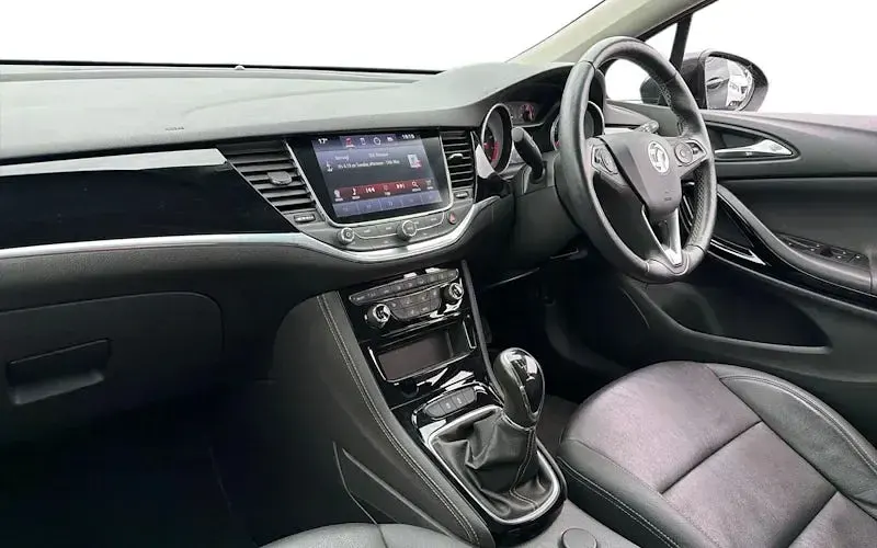 Usado Vauxhall Astra Elite 200 CV (147 kW) 2018 Negro Utilitario