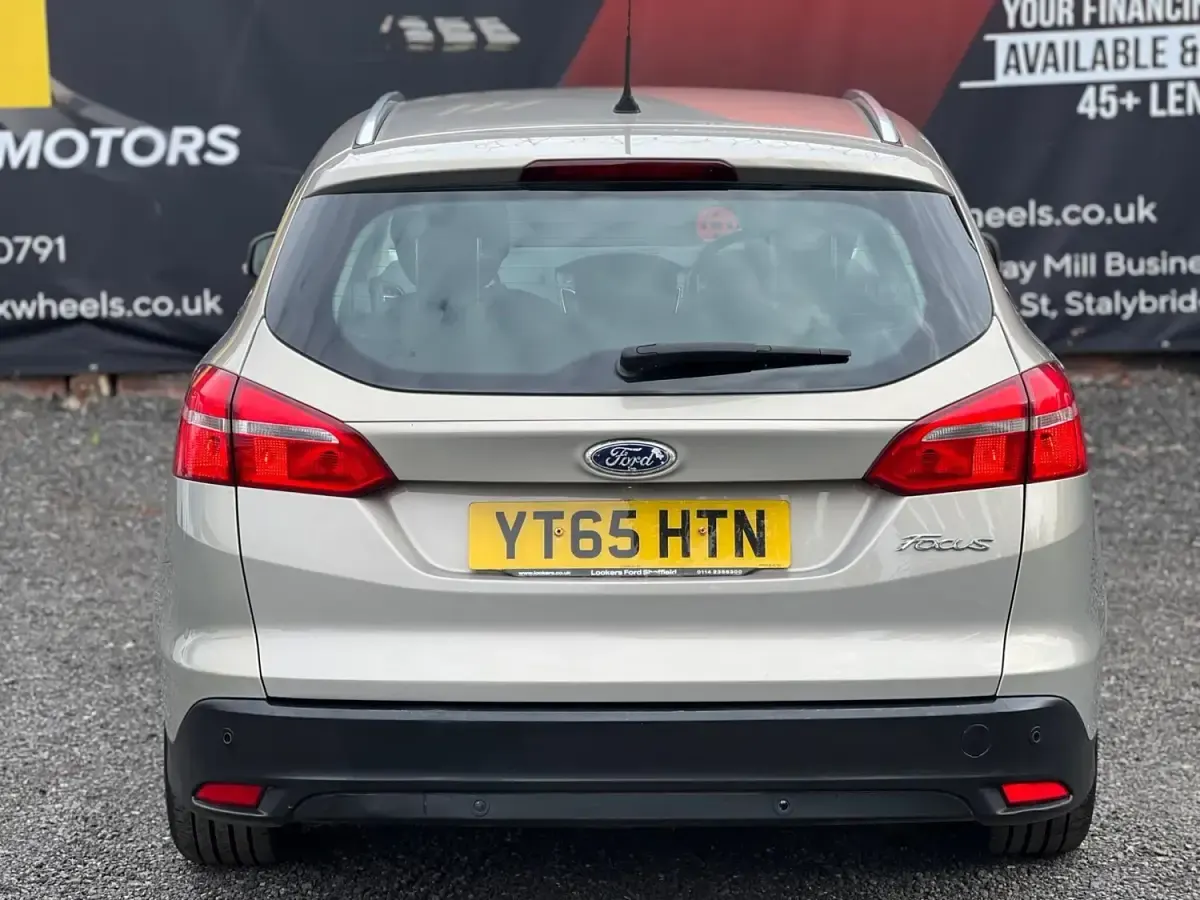 Usado Ford Focus Titanium 125 HP (91 kW) 2015 Prateado Carrinha
