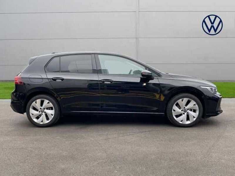 Begagnad VW Golf VIII Match 150 HK (110 kW) 2024 Svart Halvkombi