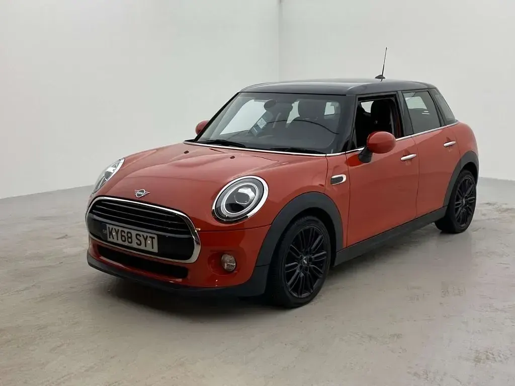 Used Mini Cooper Hatch 136 HP (100 kW) 2018 Orange Hatchback