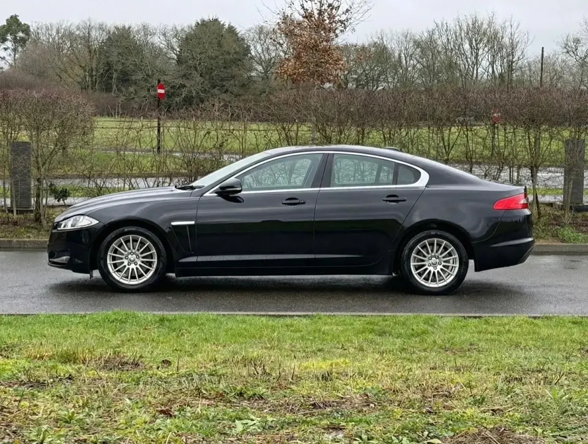 Used Jaguar XF SE 163 HP (119 kW) 2012 Black Sedan