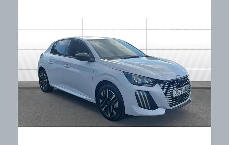 White New 2025 Peugeot 208 Allure Hatchback | £18,833 (Good price) - Image 1/4