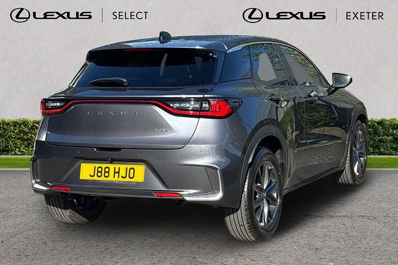 Usado Lexus LBX 136 CV (100 kW) 2025 Gris SUV