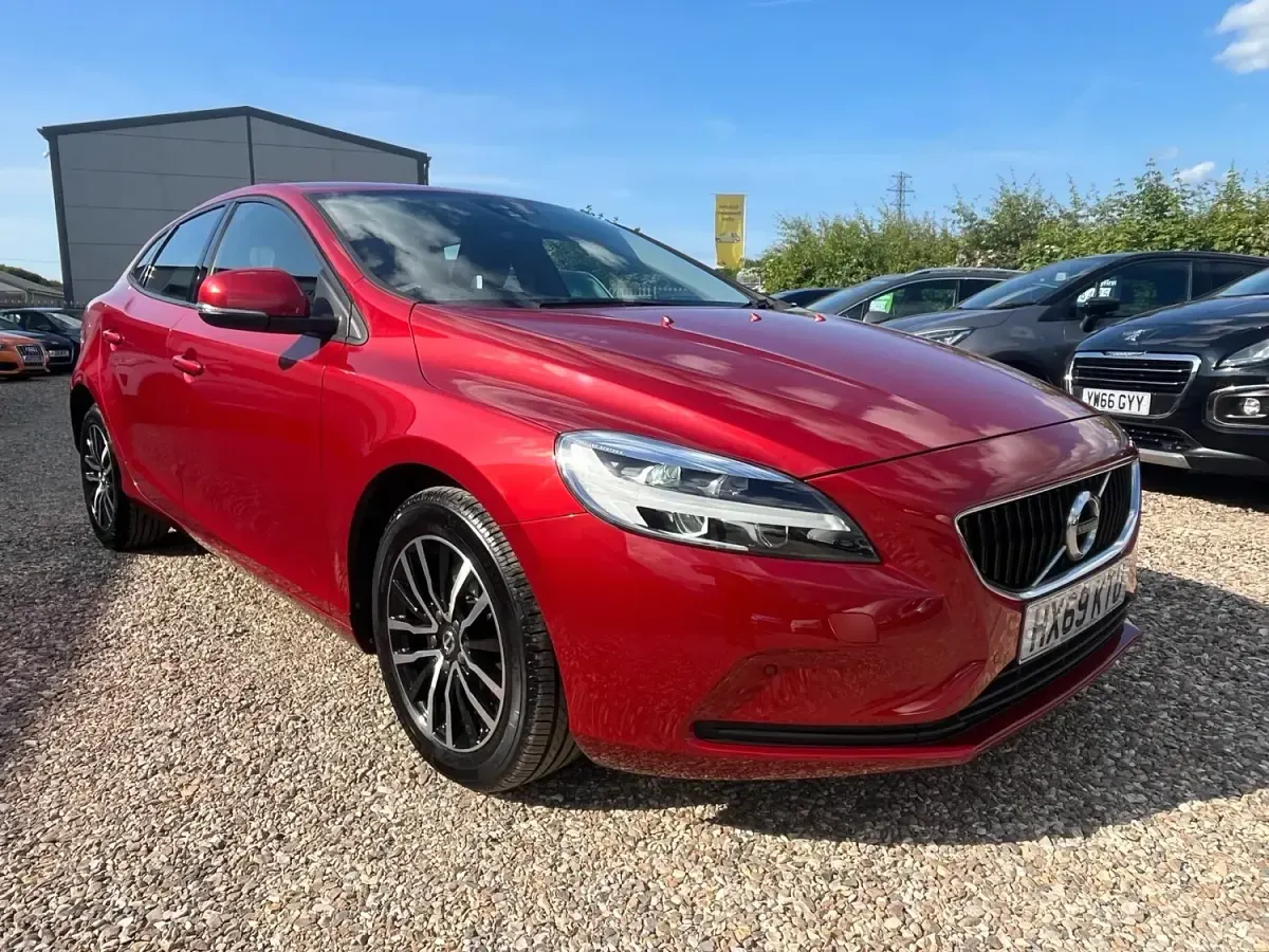 Used Volvo V40 Momentum 2019 Red Hatchback