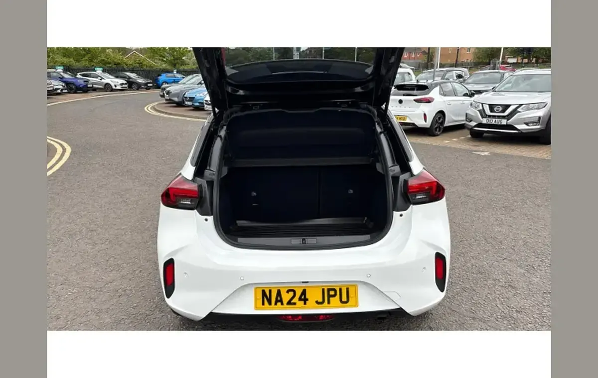 Used Vauxhall Corsa 75 HP (55 kW) 2024 White Hatchback