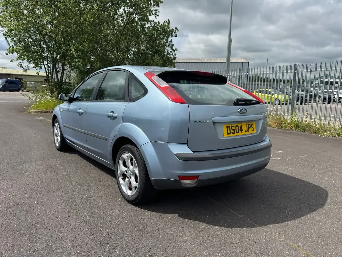 Used Ford Focus 98 HP (72 kW) 2006 Blue Hatchback