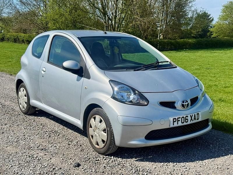 Used Toyota Aygo 67 HP (49 kW) 2006 Silver Hatchback