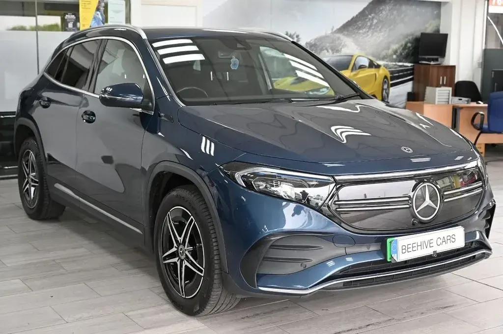 Begagnad Mercedes EQA250 AMG line 139 kW (190 HK) 2022 Blå SUV