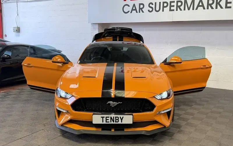 Used Ford Mustang GT Fastback 450 HP (330 kW) 2018 Orange Coupe