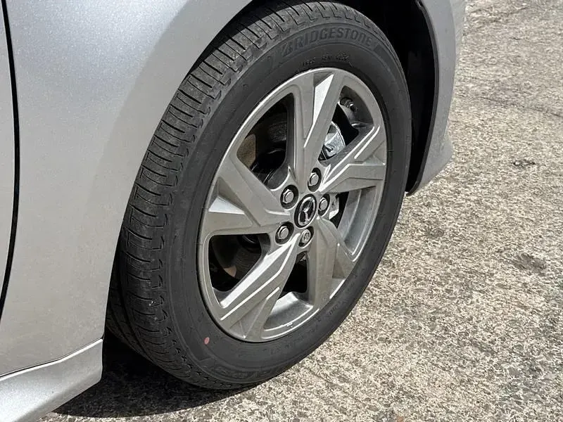 Novo Mazda 2 Exclusive-Line 116 HP (85 kW) 2025 Prateado Citadino