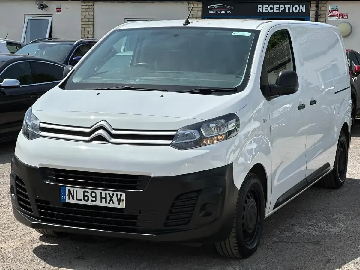 Used Citroën Dispatch 100 HP (73 kW) 2019 White MPV